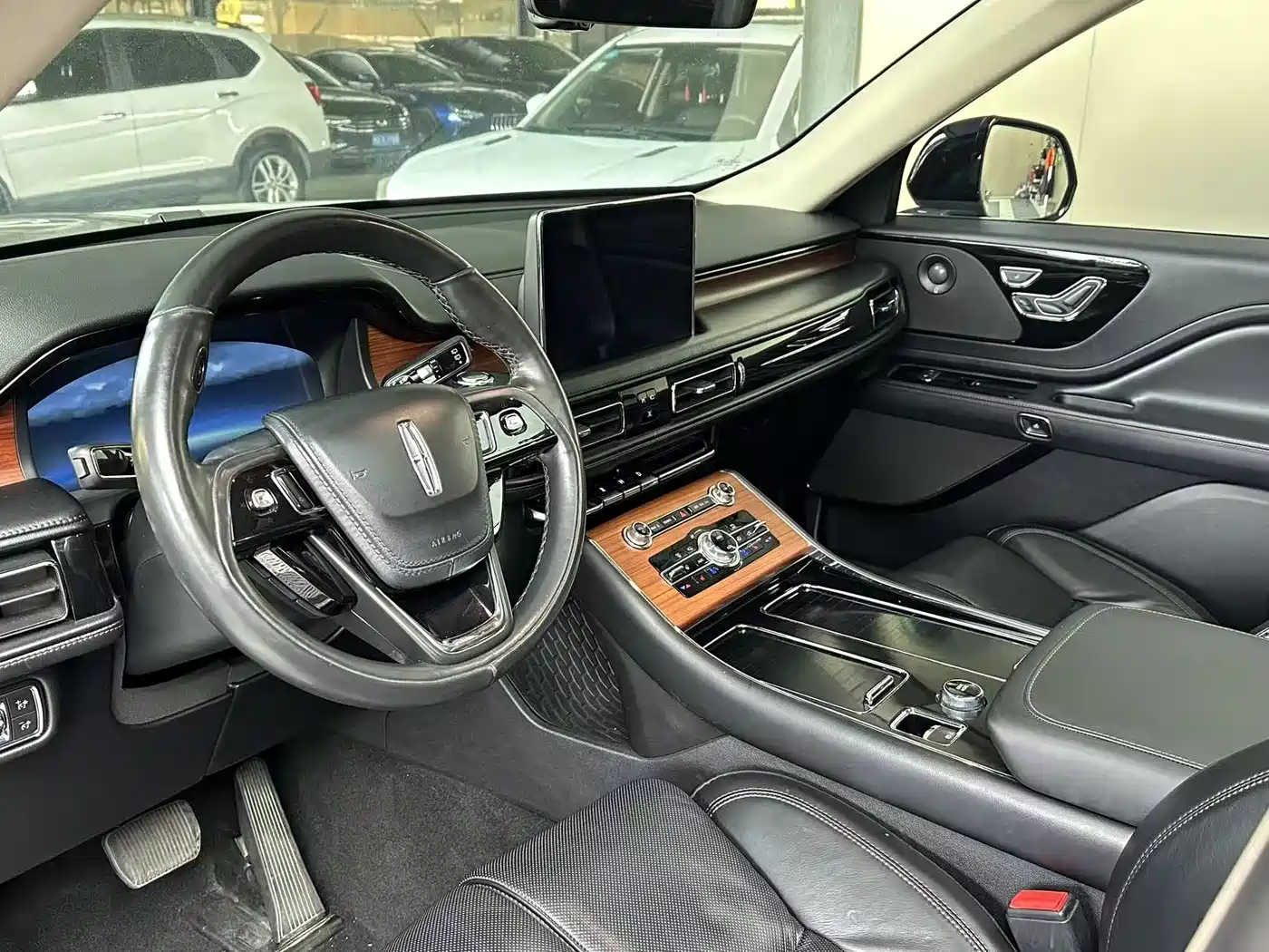 Lincoln Aviator (Import) 2020 3.0T V6 AWD Premium Luxury Edition фото 10