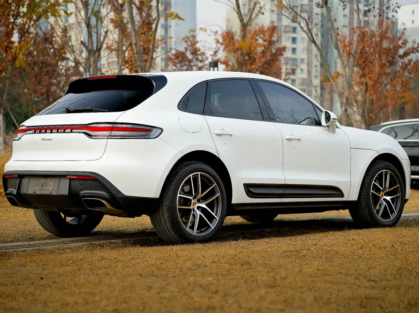 PORSCHE MACAN