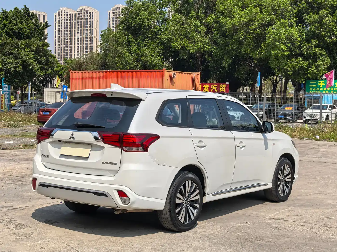 MITSUBISHI OUTLANDER