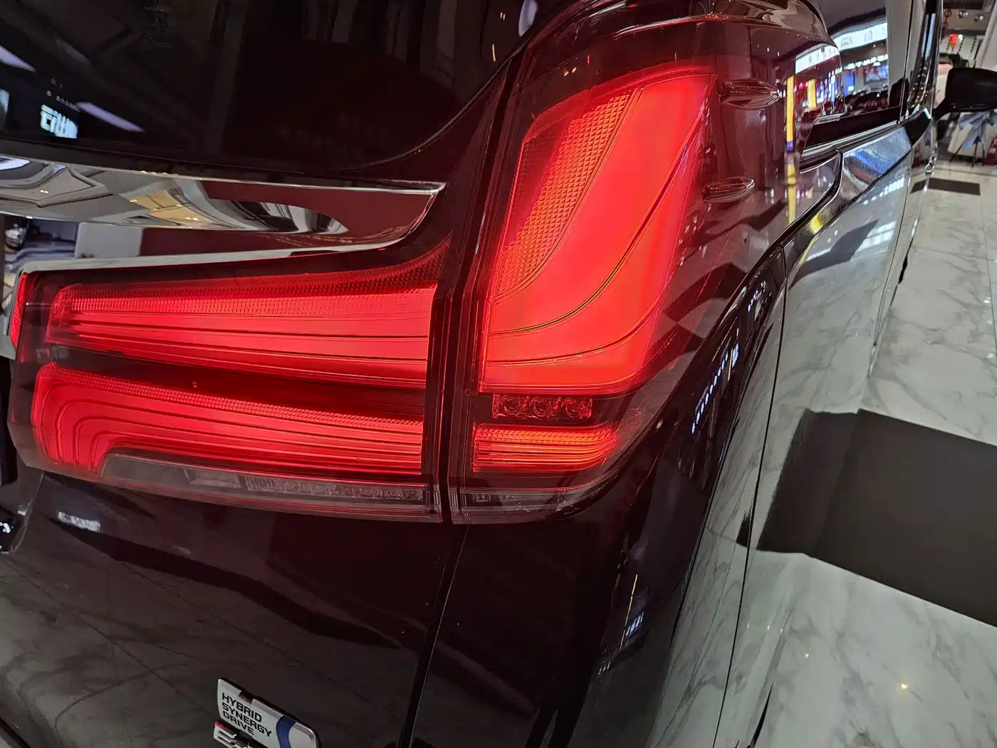 Toyota Alphard 2019 Hybrid 2.5L Premium Edition фото 22