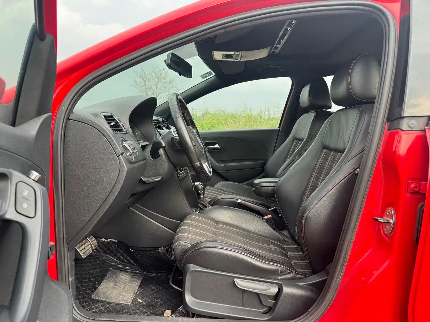 Volkswagen Polo 2012 1.4TSI GTI фото 5