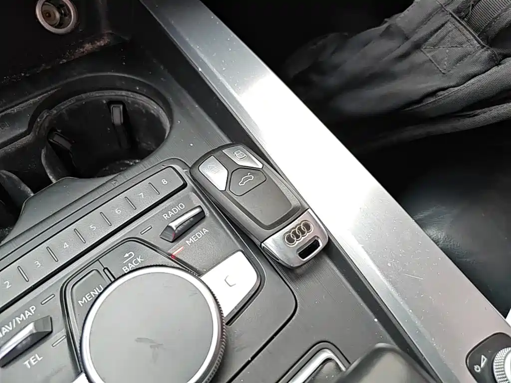 Audi A4L 2018 30th Anniversary 40 TFSI Fashion фото 9