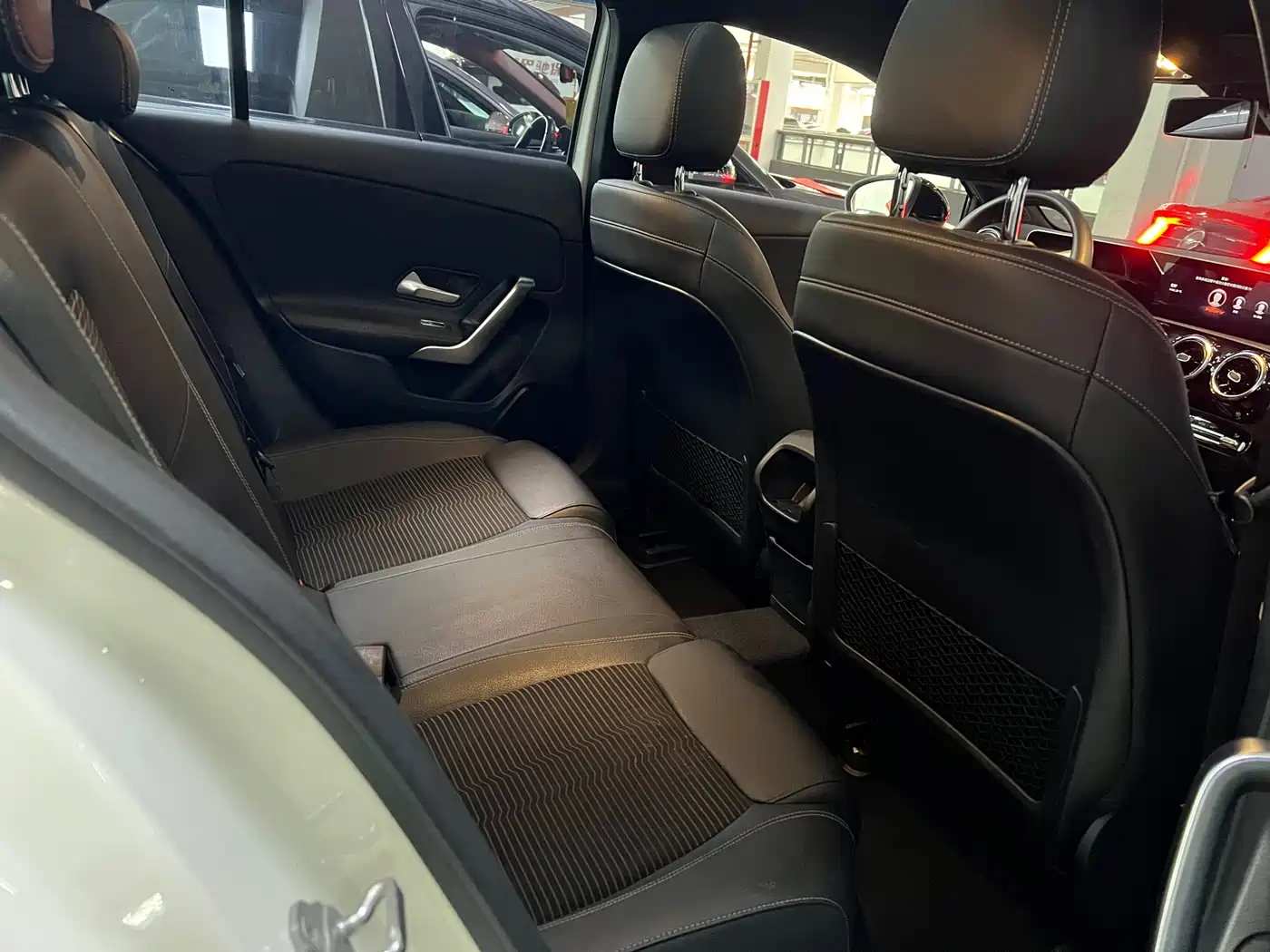 Mercedes-Benz A-Class (Import) 2019 A 200 Fashion Version фото 13