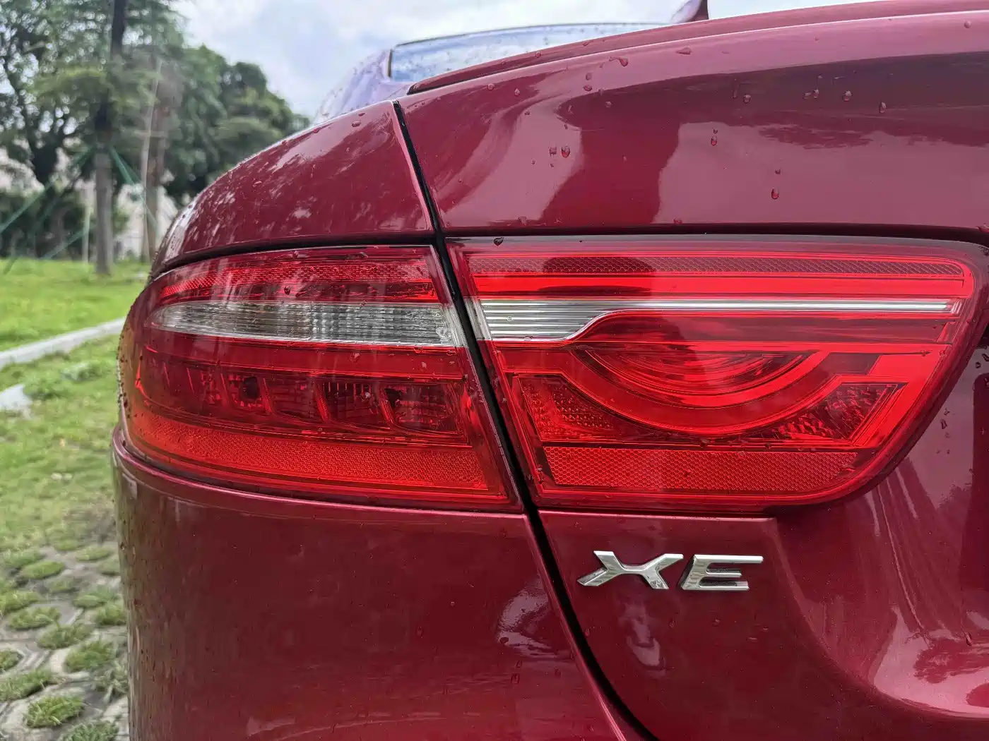 Jaguar XE 2015 2.0T 200PS R-Sport фото 16