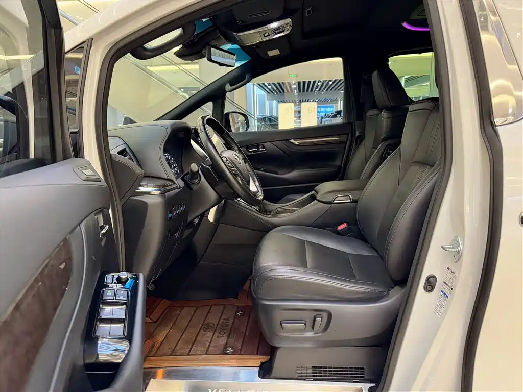 Toyota Vellfire 2021 Crown Hybrid 2.5L HV Premium Edition фото 28
