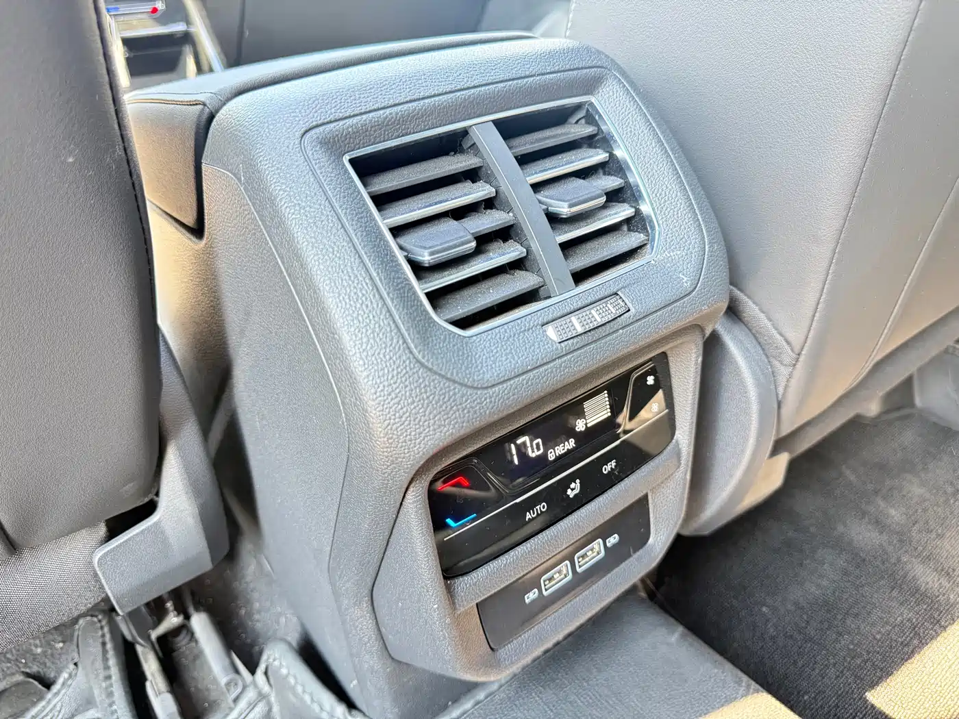 Volkswagen Tayron 2023 Facelift 380TSI 4WD R-Line Pro Smart Edition фото 8