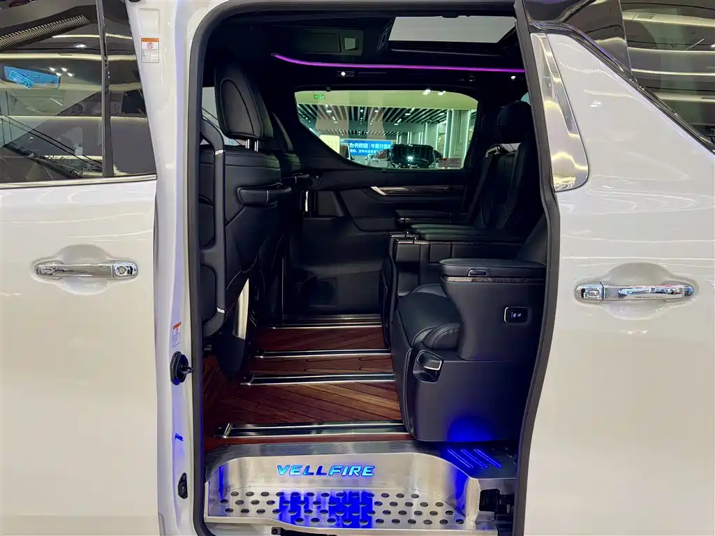 Toyota Vellfire 2021 Crown Hybrid 2.5L HV Premium Edition фото 22