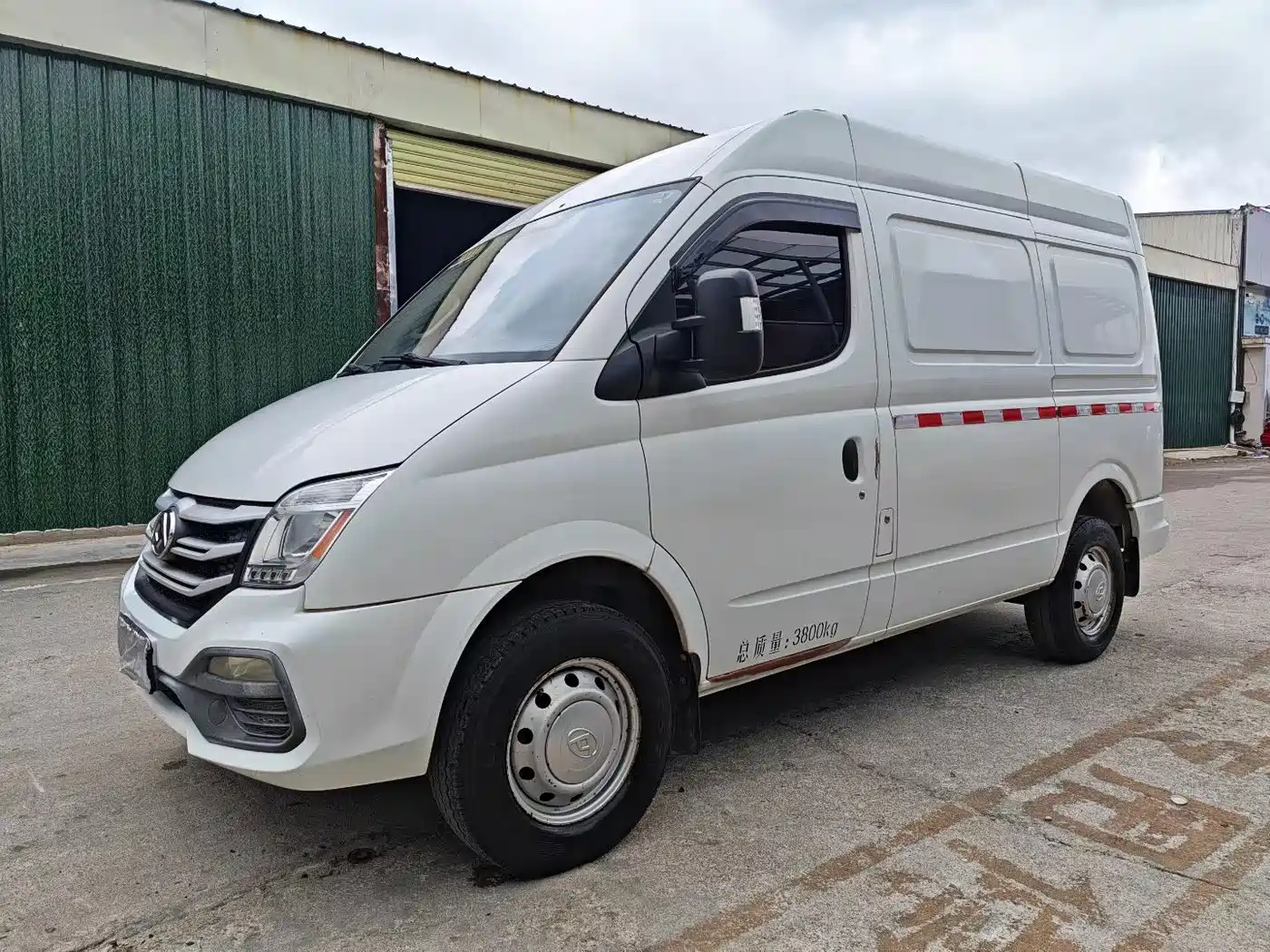 SAIC Maxus Xintu V80 2019 2.0T Plus 6MT Panel Van Short Wheelbase Medium Roof 2-3-seater