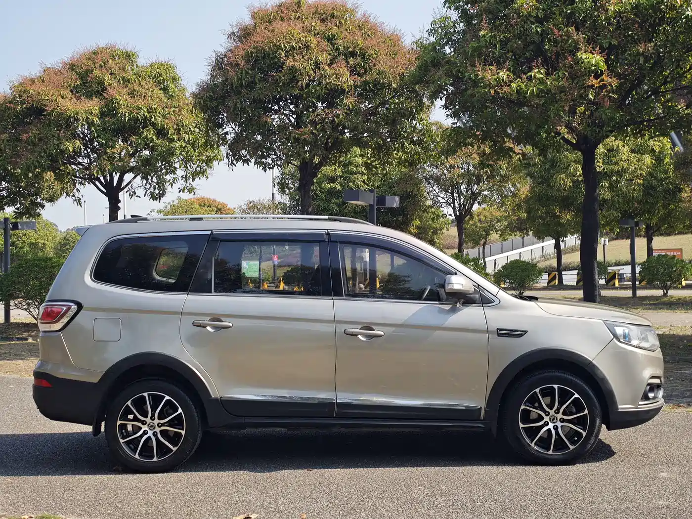 Dongfeng Fengxing Jingyi X6 2017 2017 Joy Series 1.5T CVT Luxury