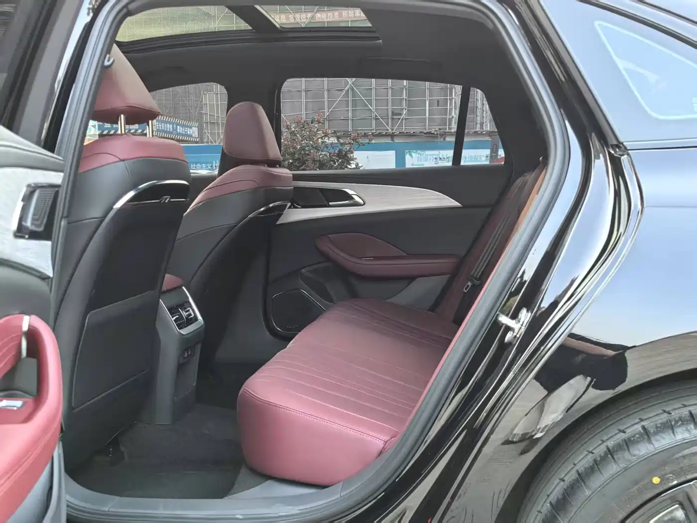 Hongqi H5 2025 2.0T Automatic Mystic Shadow 2 Million Edition фото 8