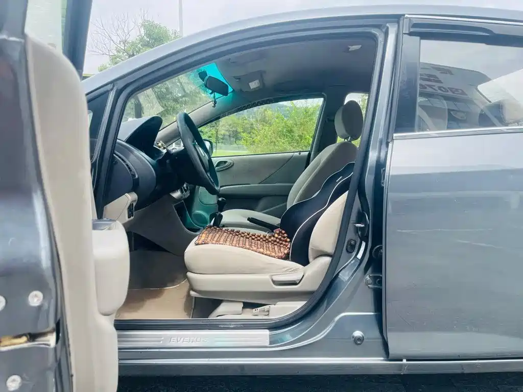 Everus S1 2012 2011 1.3L Manual Comfort