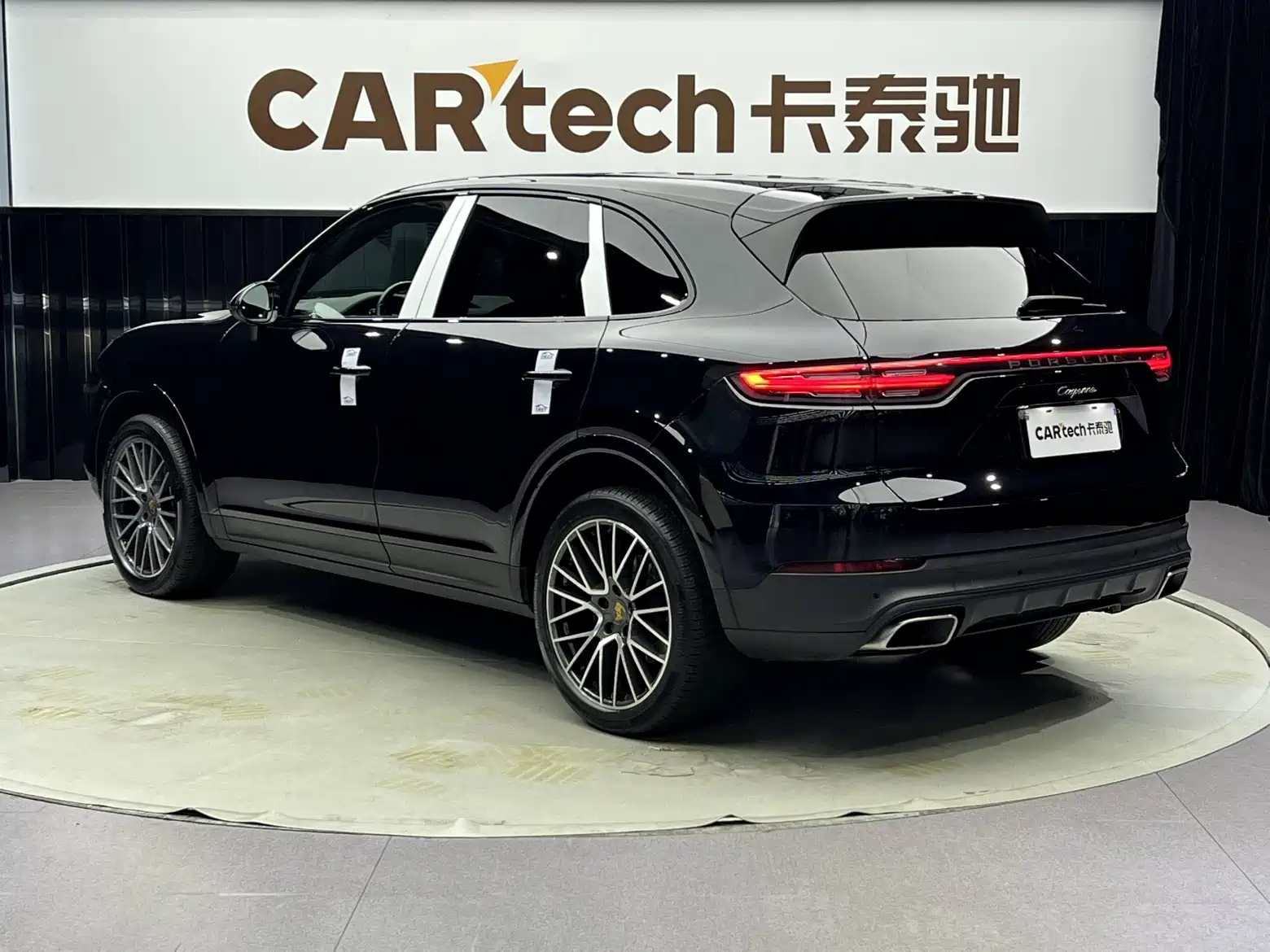 Photo 13 - Porsche Cayenne