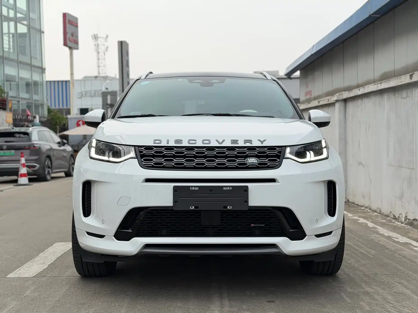 Land Rover Discovery Sport 2022 Model 249PS R-Dynamic S Performance Edition 5-Seater фото 2
