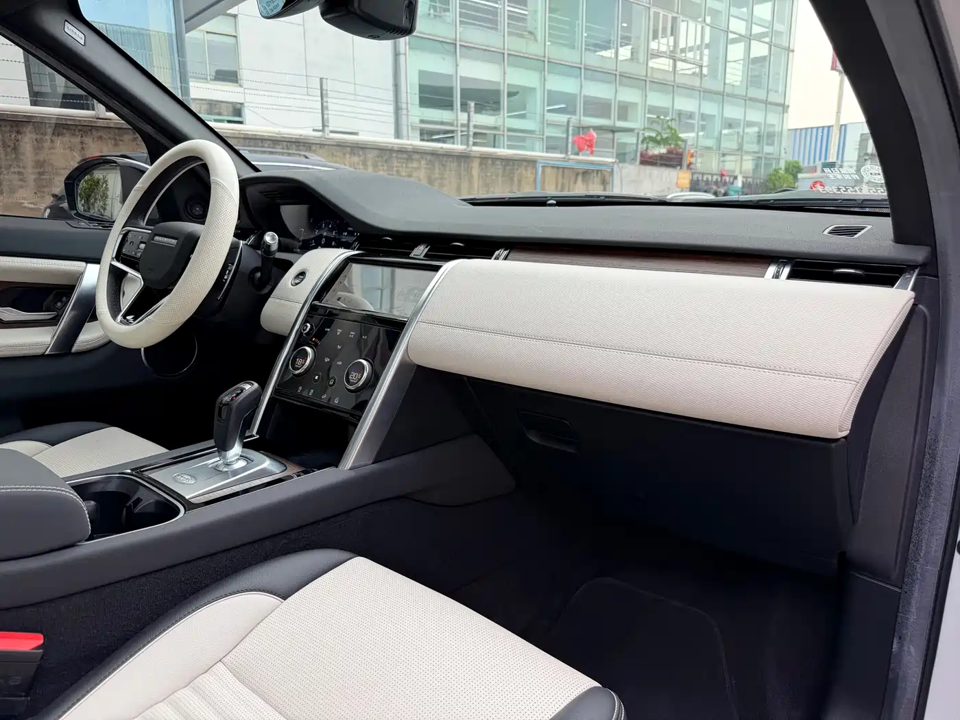 Land Rover Discovery Sport 2022 Model 249PS R-Dynamic S Performance Edition 5-Seater фото 15
