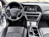 Photo 9 - Hyundai Sonata