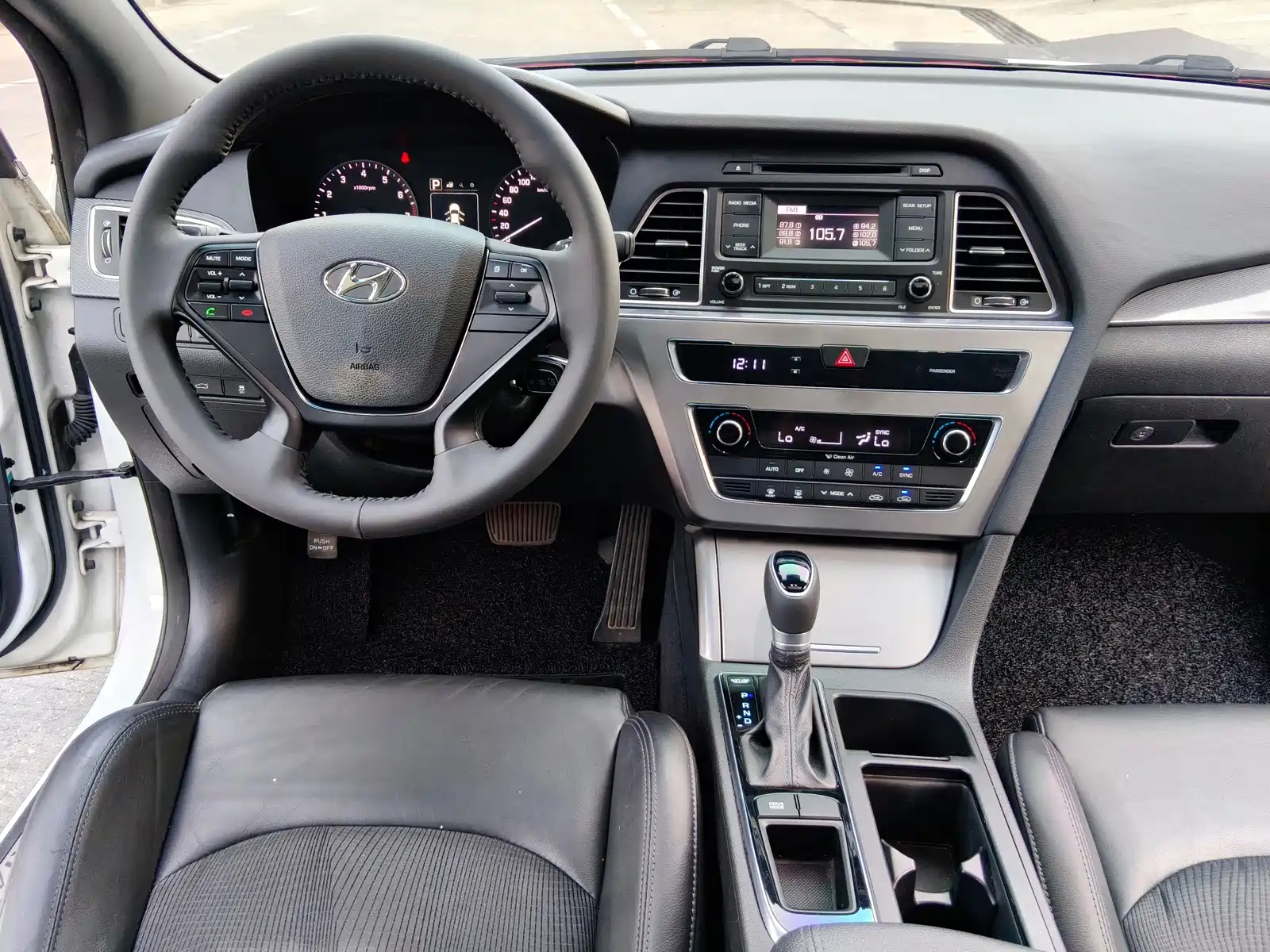 Photo 9 - Hyundai Sonata