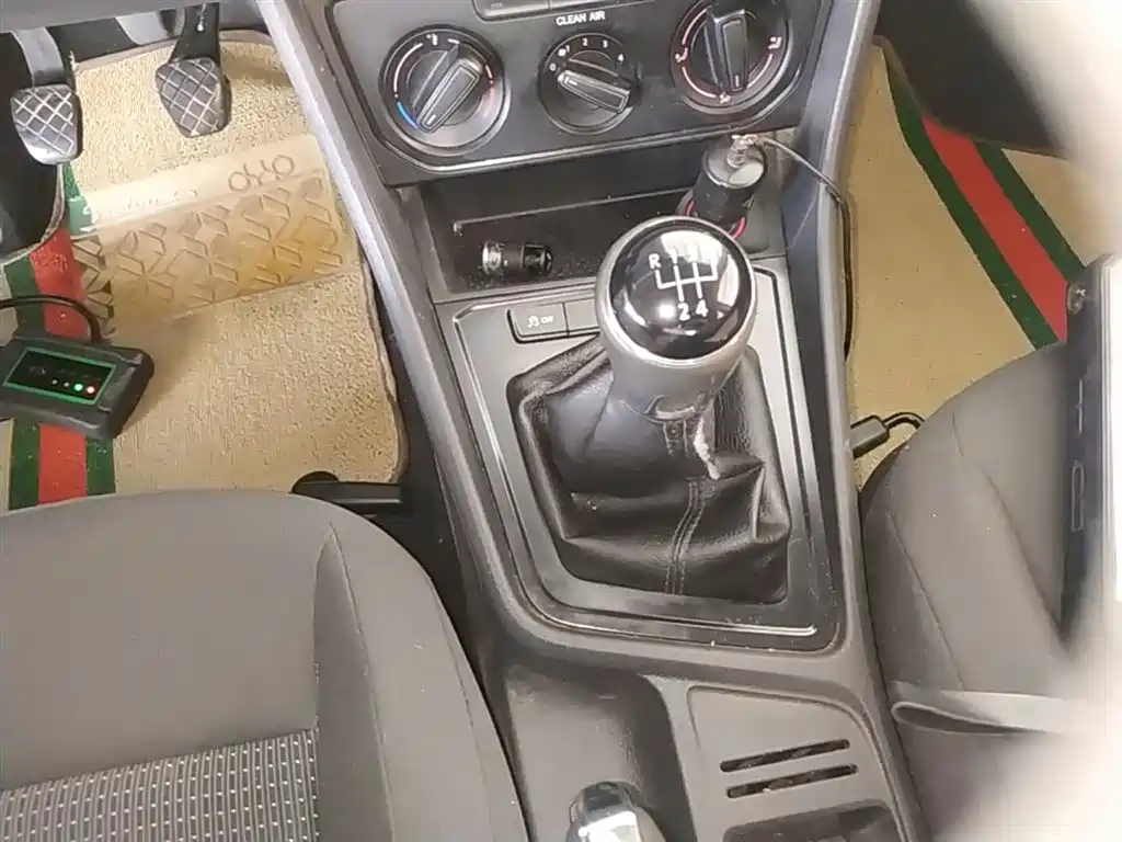 Volkswagen Lavida 2017 1.6L Manual Trend Edition фото 14