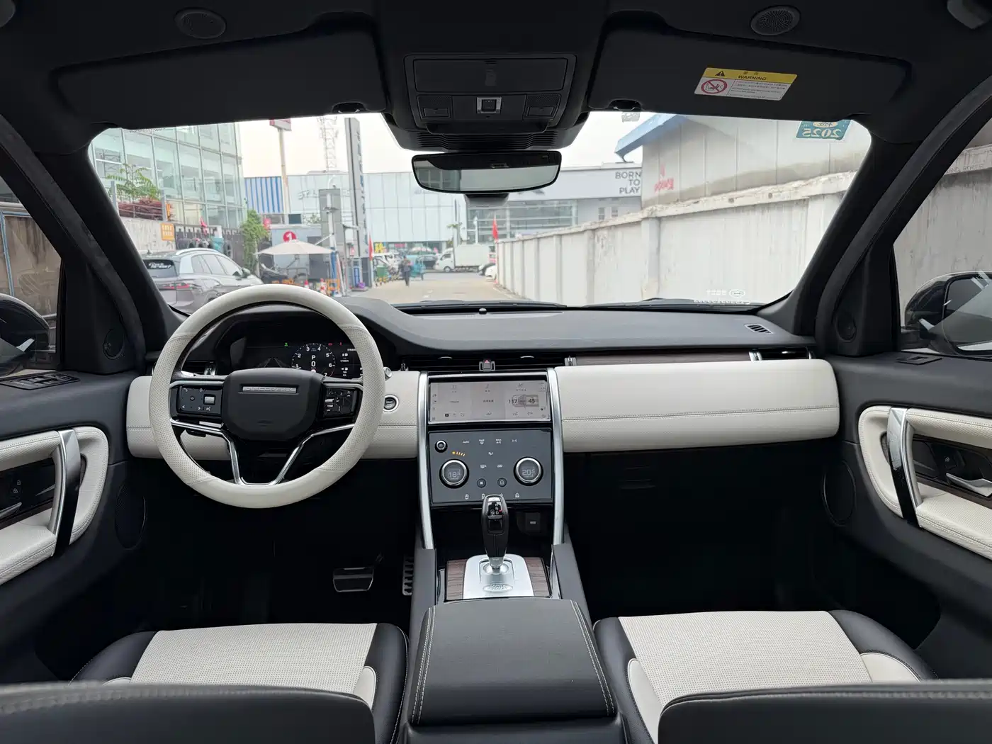 Land Rover Discovery Sport 2022 Model 249PS R-Dynamic S Performance Edition 5-Seater фото 6