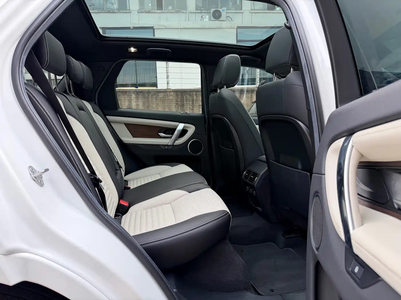 Land Rover Discovery Sport 2022 Model 249PS R-Dynamic S Performance Edition 5-Seater фото 19