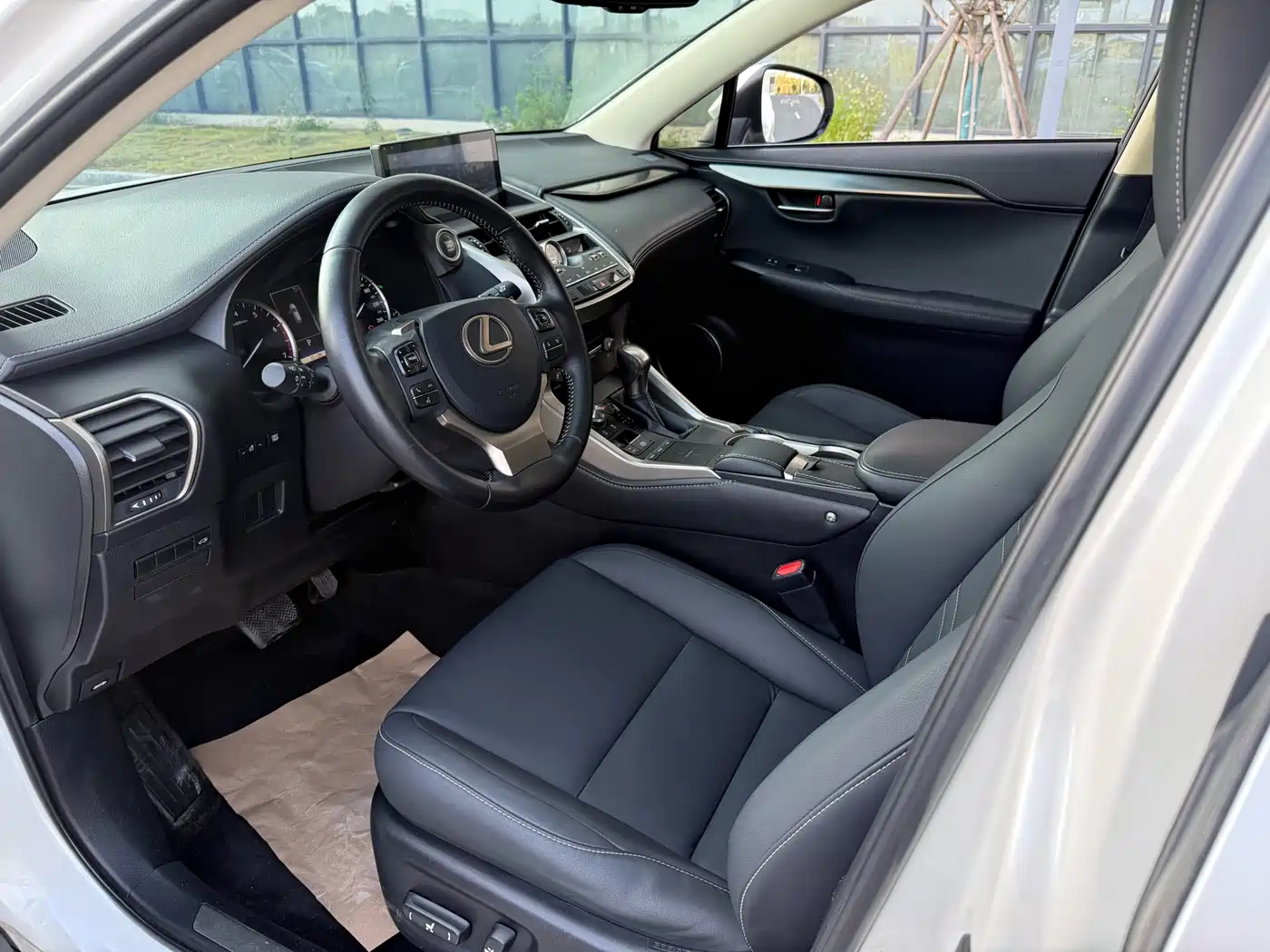 Lexus NX 2018 Model 300 FWD Fengxing Edition фото 4