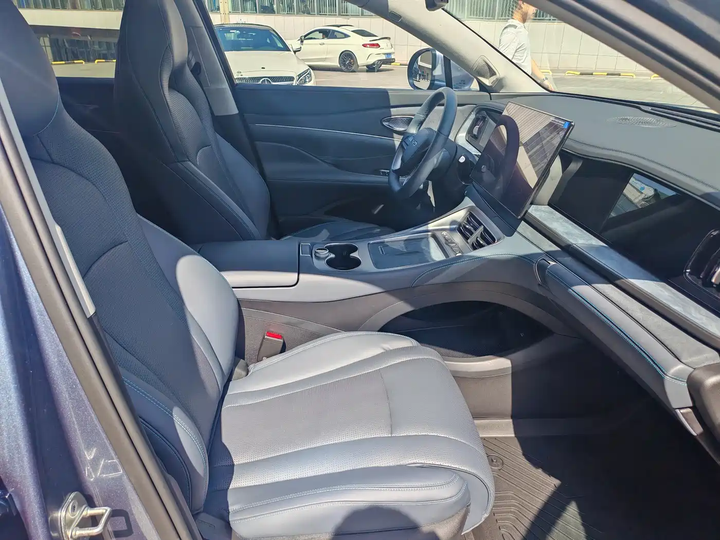 BYD Hai Shi 07 DM-i 2025 150 Pilot+ Edition фото 17