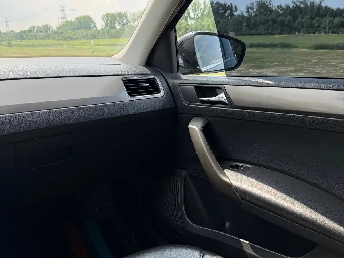 Volkswagen Santana 2016 1.6L Automatic Comfort Edition фото 14