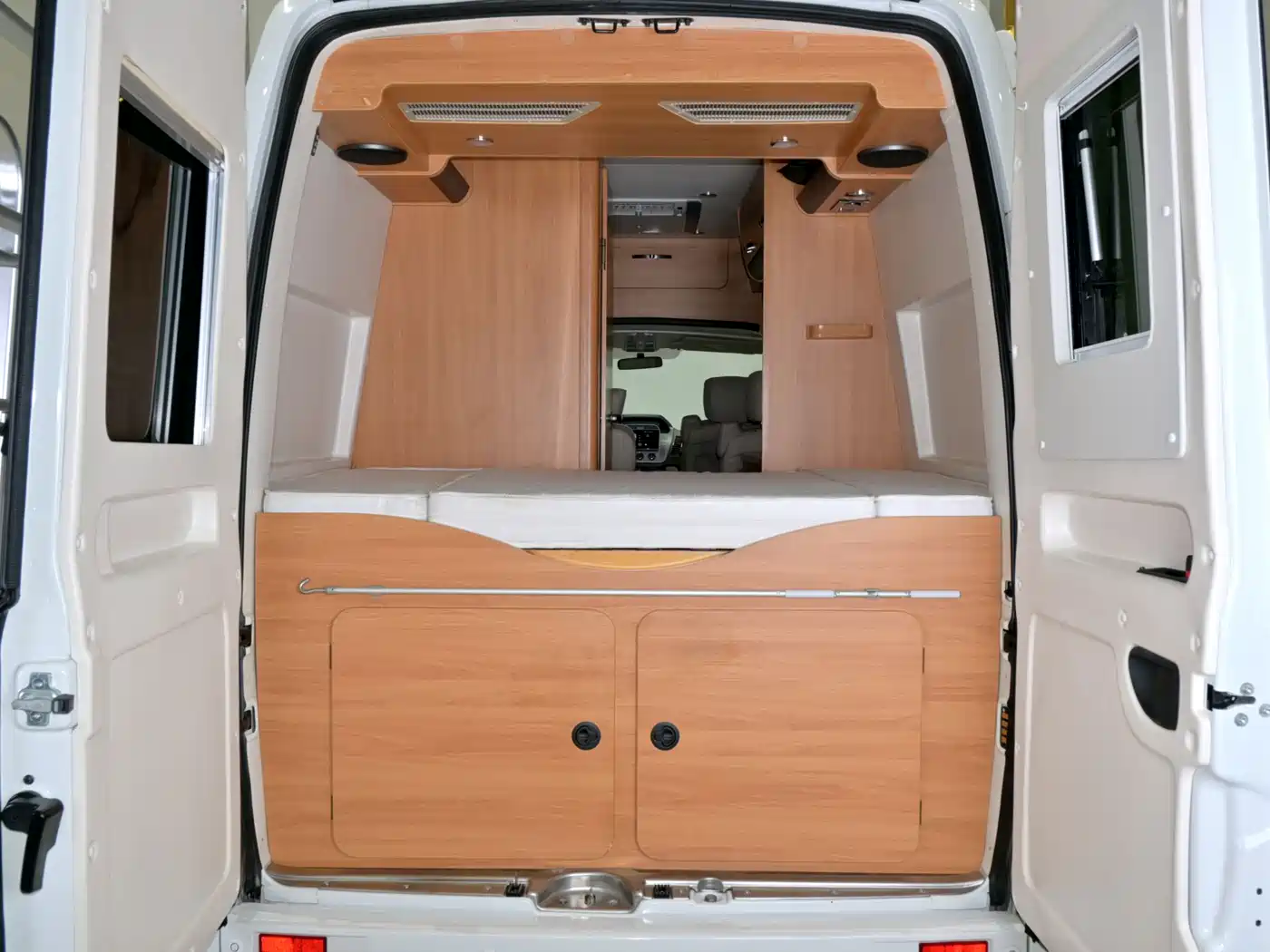 SAIC Maxus Xintu V80 2018 2.5T AMT Elite Long Wheelbase High Roof 5 Seater фото 25