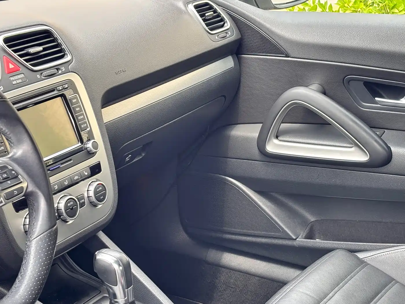 Volkswagen Scirocco 2011 2.0TSI R-Line фото 12