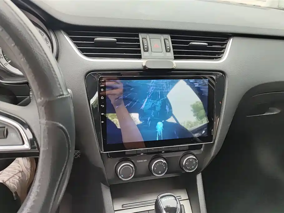 Škoda Octavia 2019 1.5L Automatic Luxury Edition фото 13