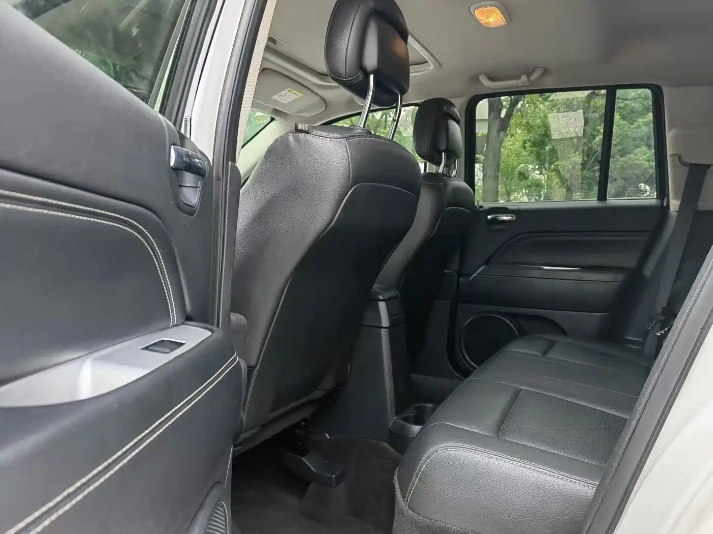 Photo 6 - Jeep Compass (Import)