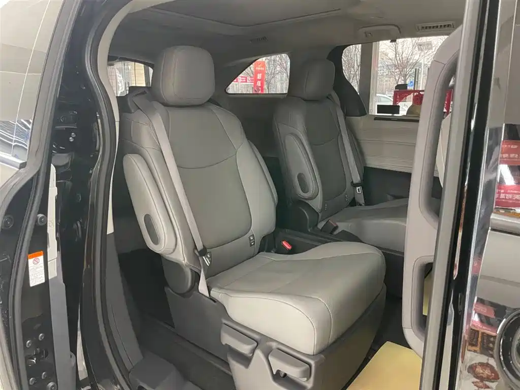 Toyota Granvia 2023 2.5L Hybrid Prestige PLUS Edition фото 19