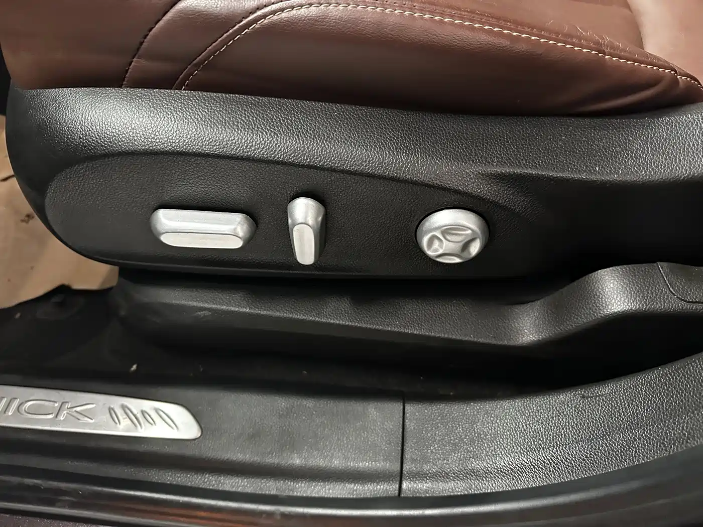 Photo 7 - Buick Envision Plus