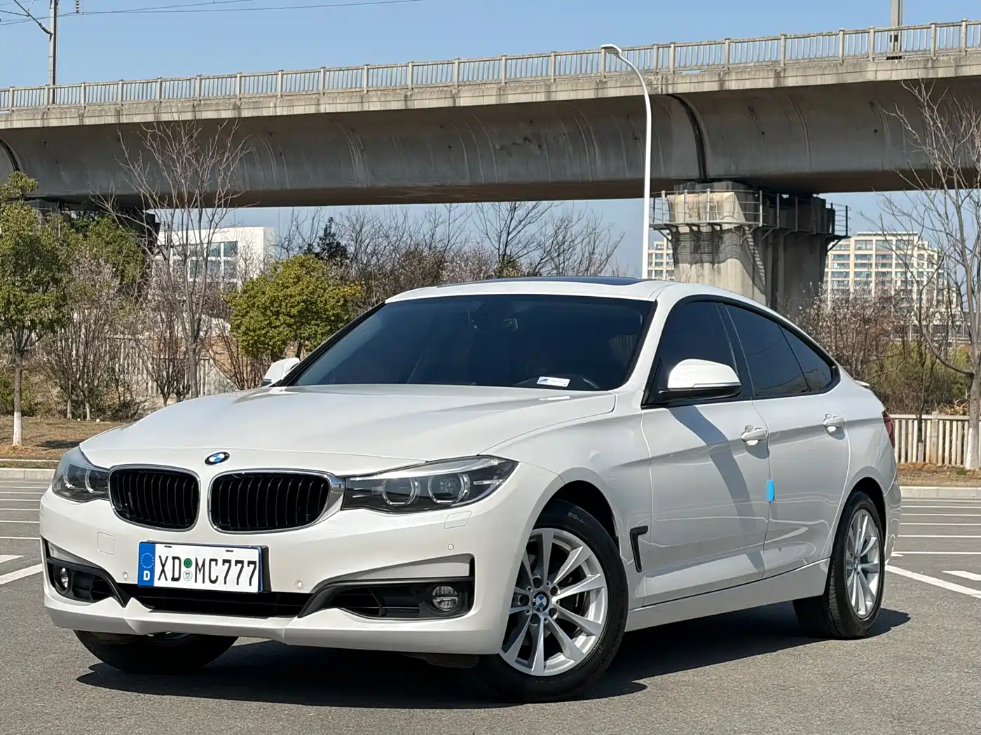 BMW 3 Series GT 2016 320i Fashion Style