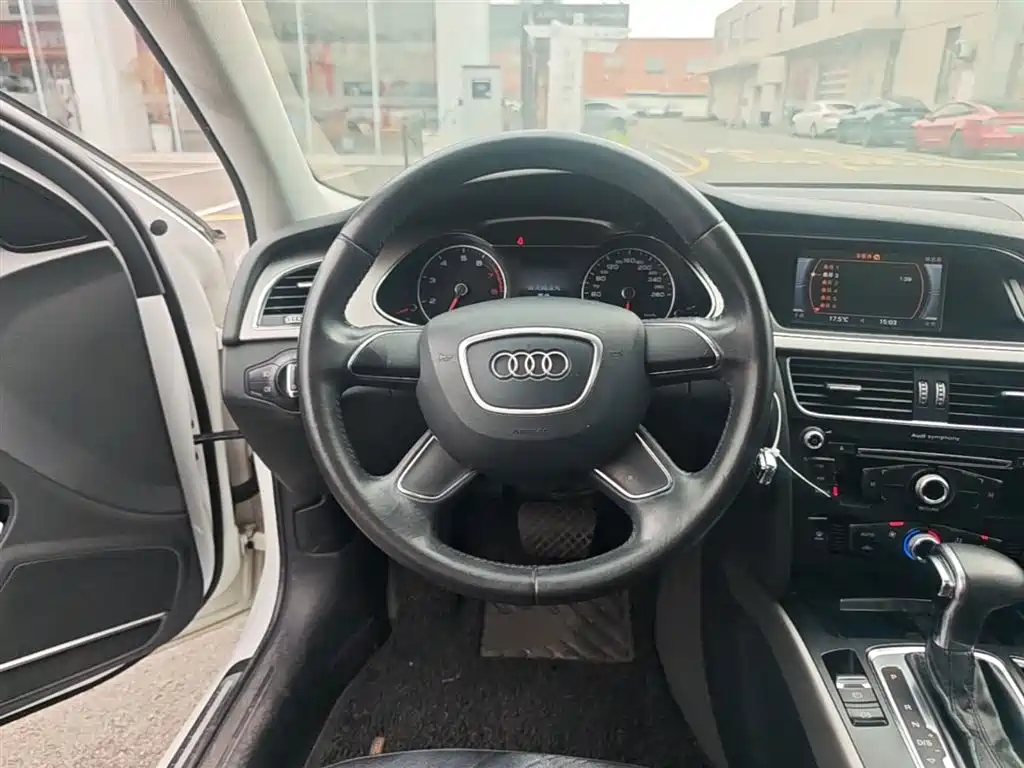 Audi A4L 2013 30 TFSI Automatic Comfort фото 11