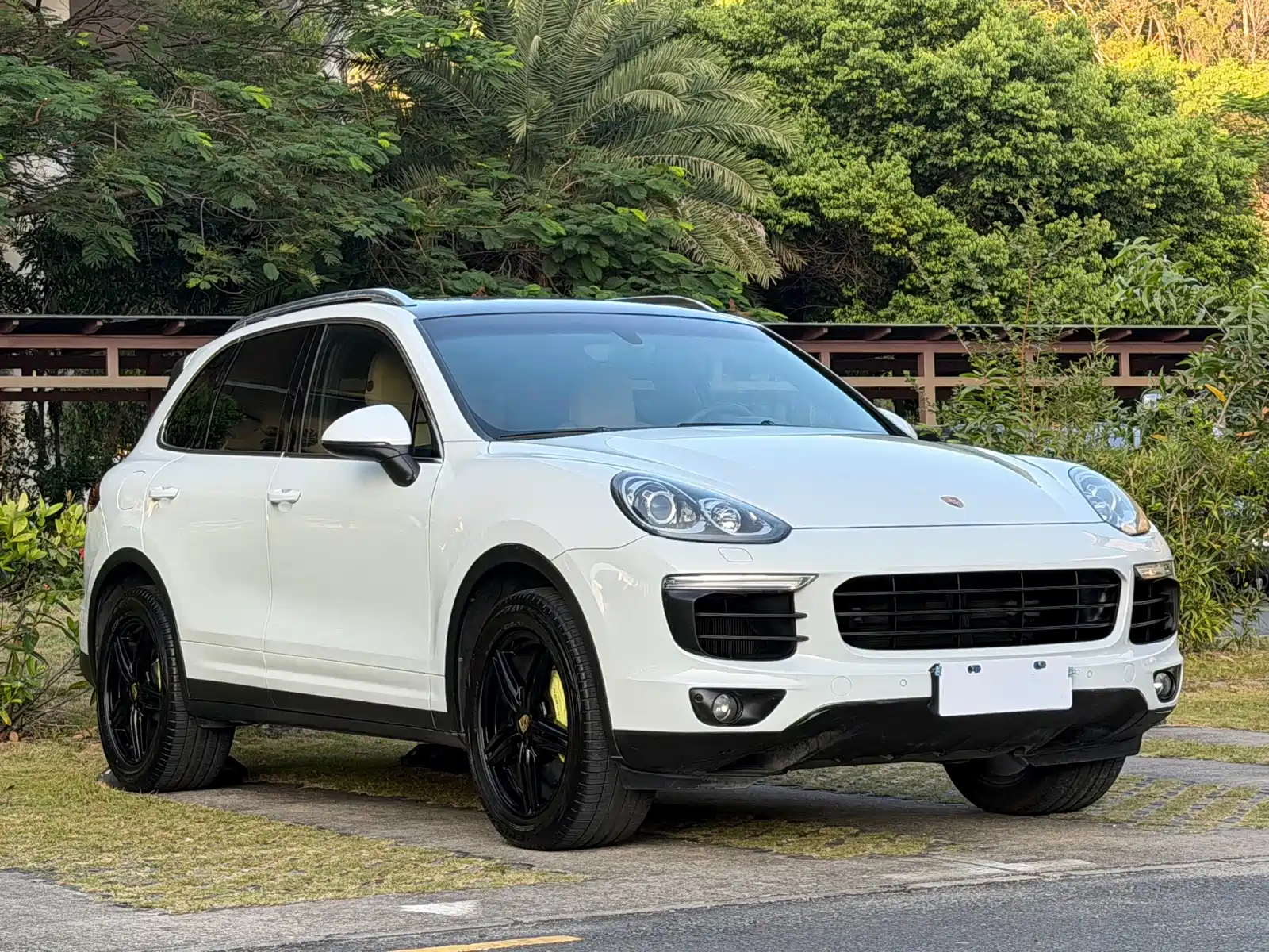 Photo 3 - Porsche Cayenne