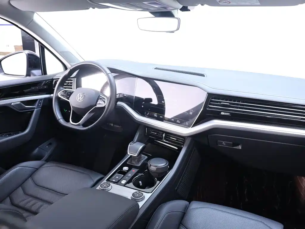 Фото 20 - Volkswagen Touareg