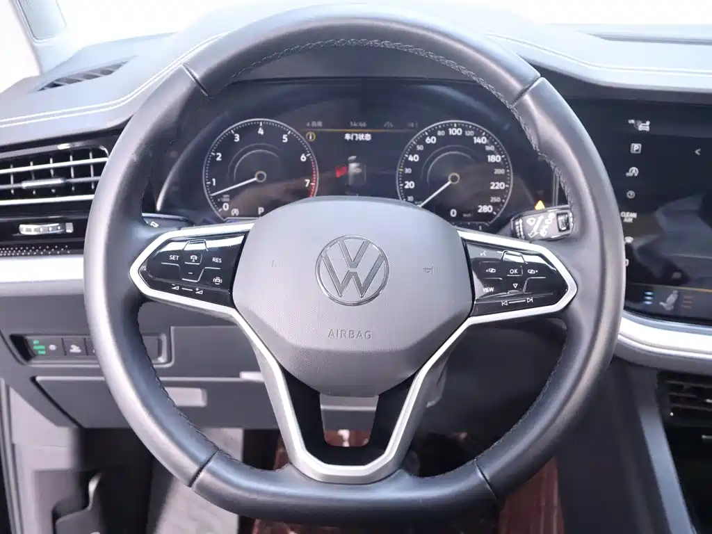 Фото 16 - Volkswagen Touareg