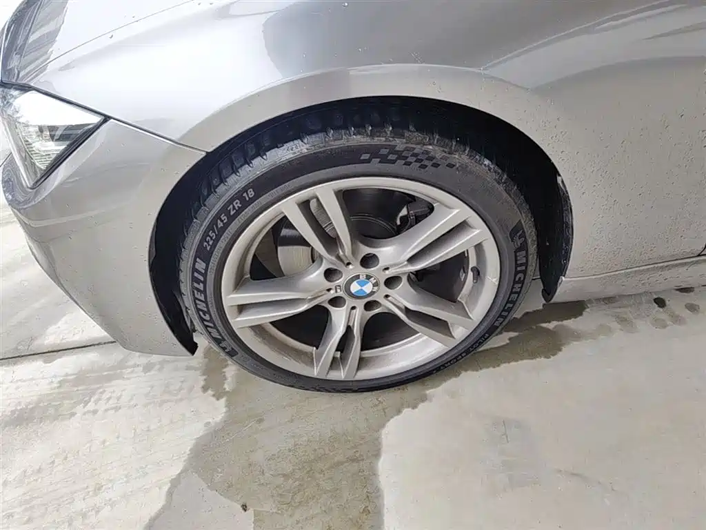 BMW 3 Series 2018 320i M Sport Black Night Edition фото 23