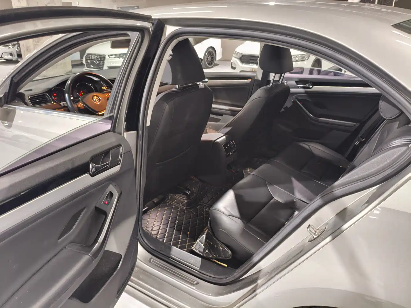 Volkswagen Sagitar 2018 280TSI DSG Spark Edition фото 10