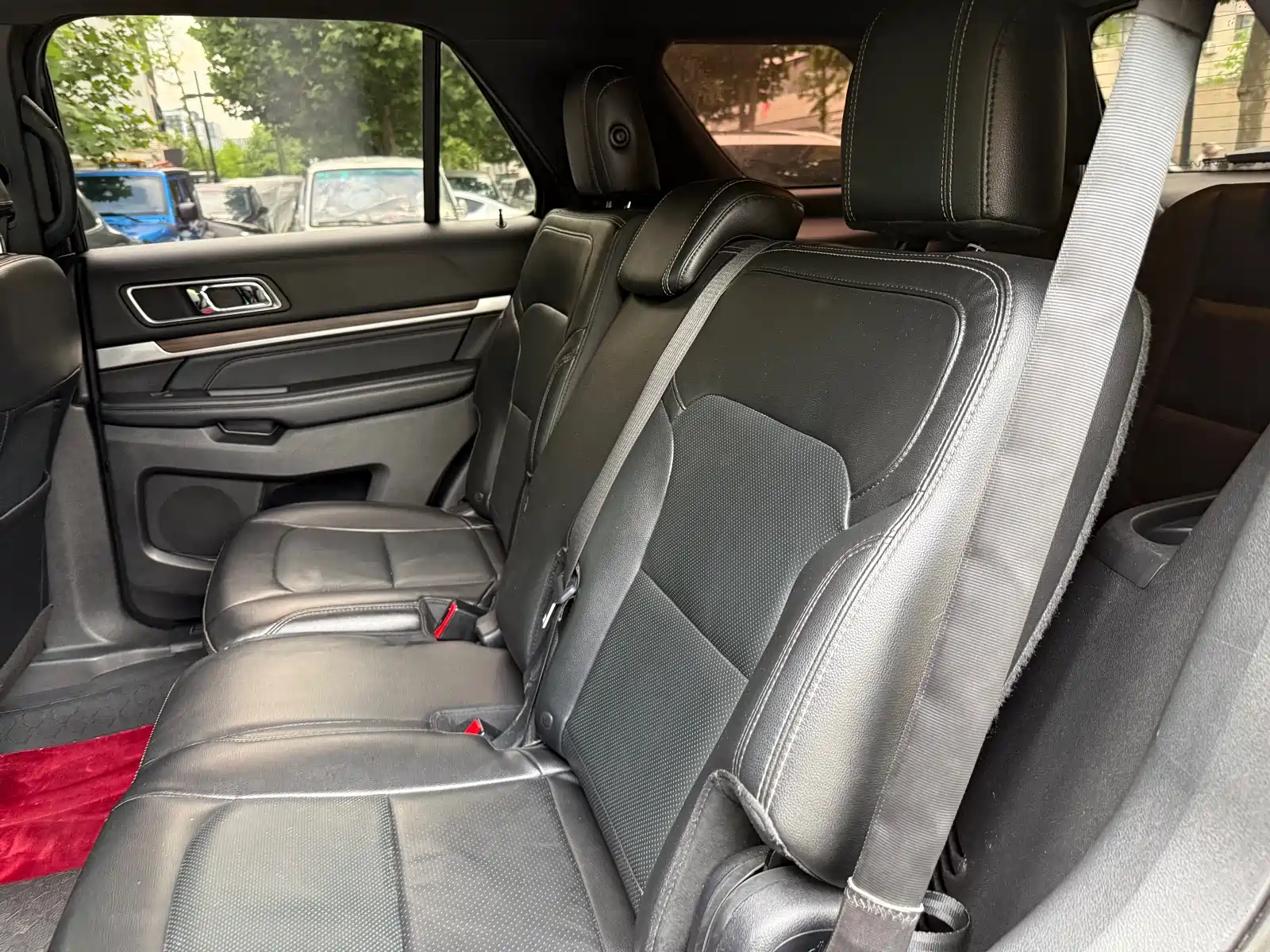 Photo 12 - Ford Explorer (Import)