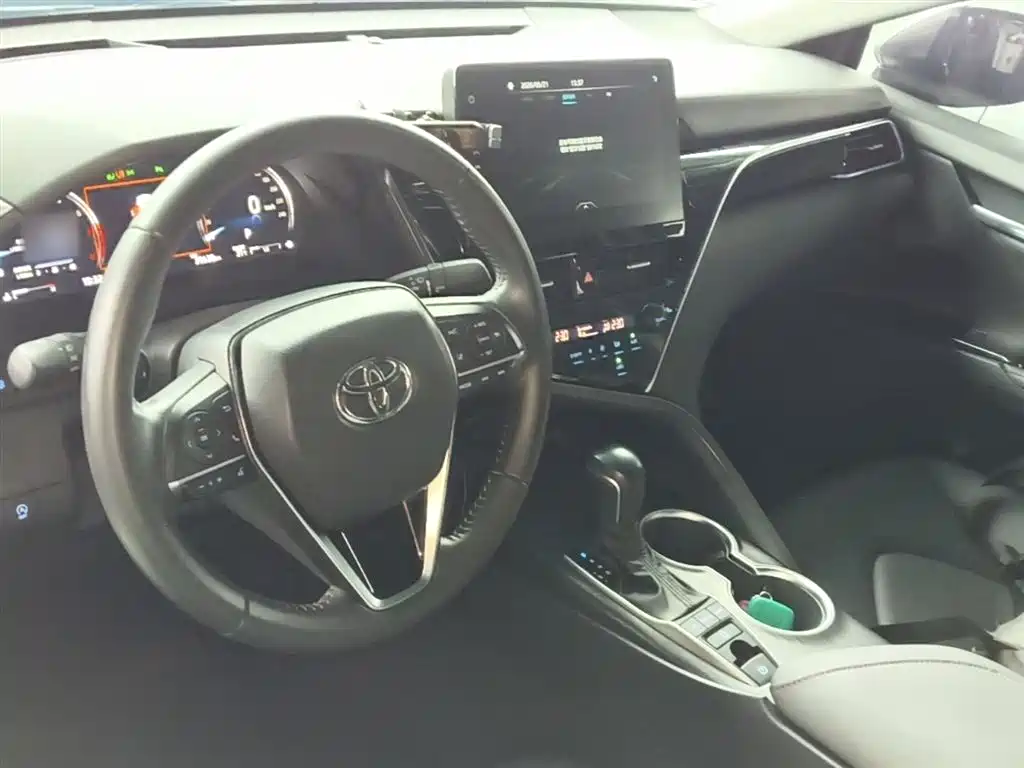 Toyota Camry 2021 2.5G Luxury Edition фото 10