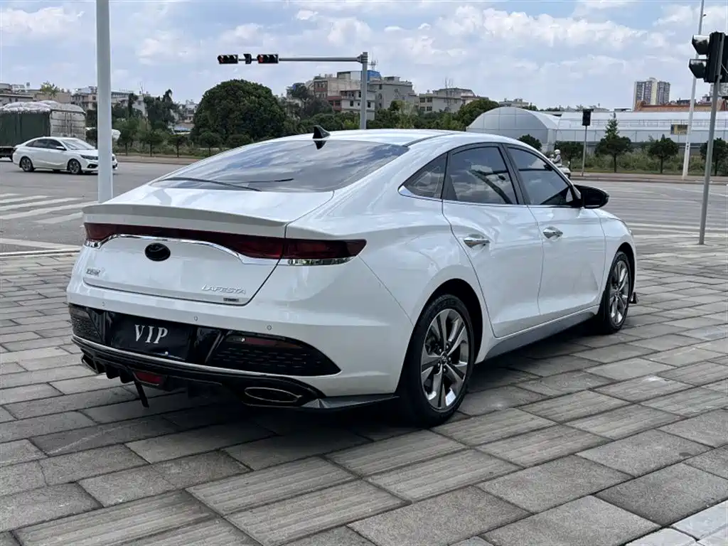 Hyundai Fista 2019 280TGDi Sport Edition China VI фото 3