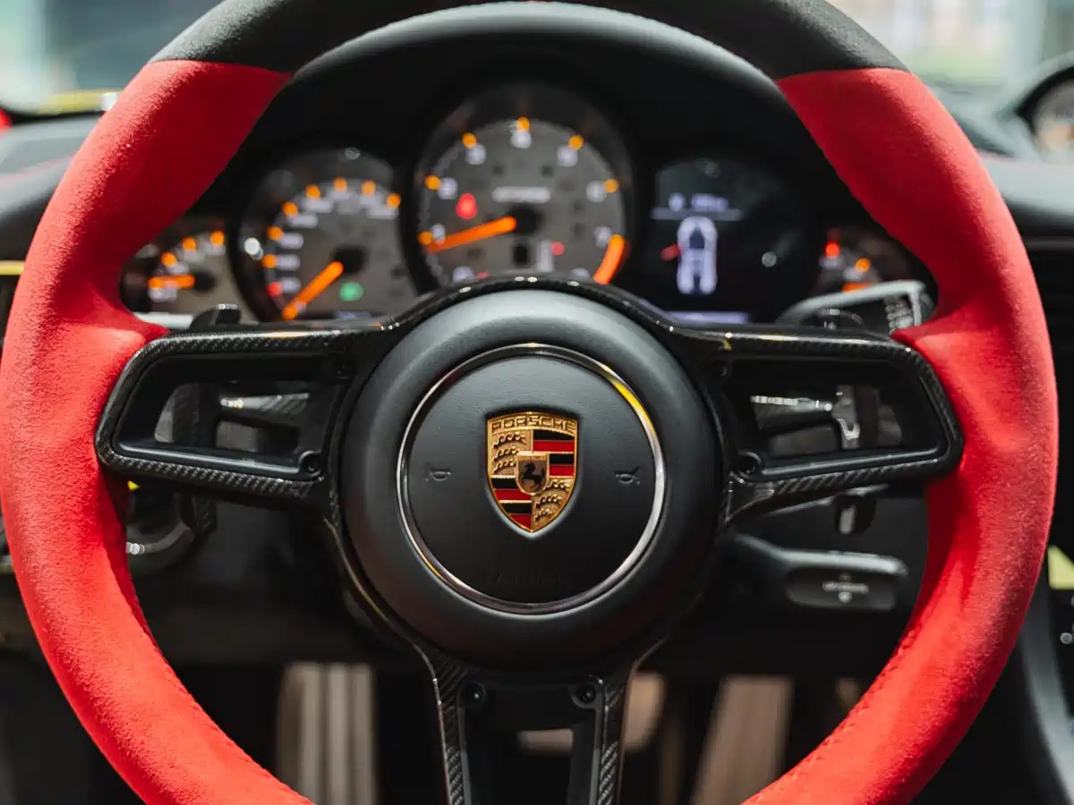Porsche 911 2018 GT2 RS 3.8T фото 26