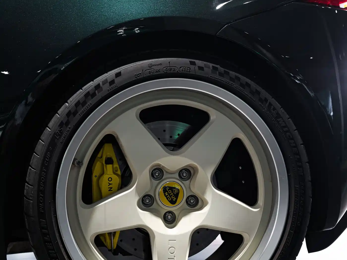 Lotus Cars EMIRA 2022 3.5T V6 Manual First Edition фото 9