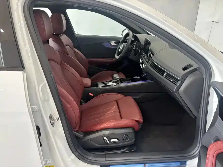 Audi A4L 2025 2 Million Celebration Edition 40 TFSI Luxury Dynamic фото 14