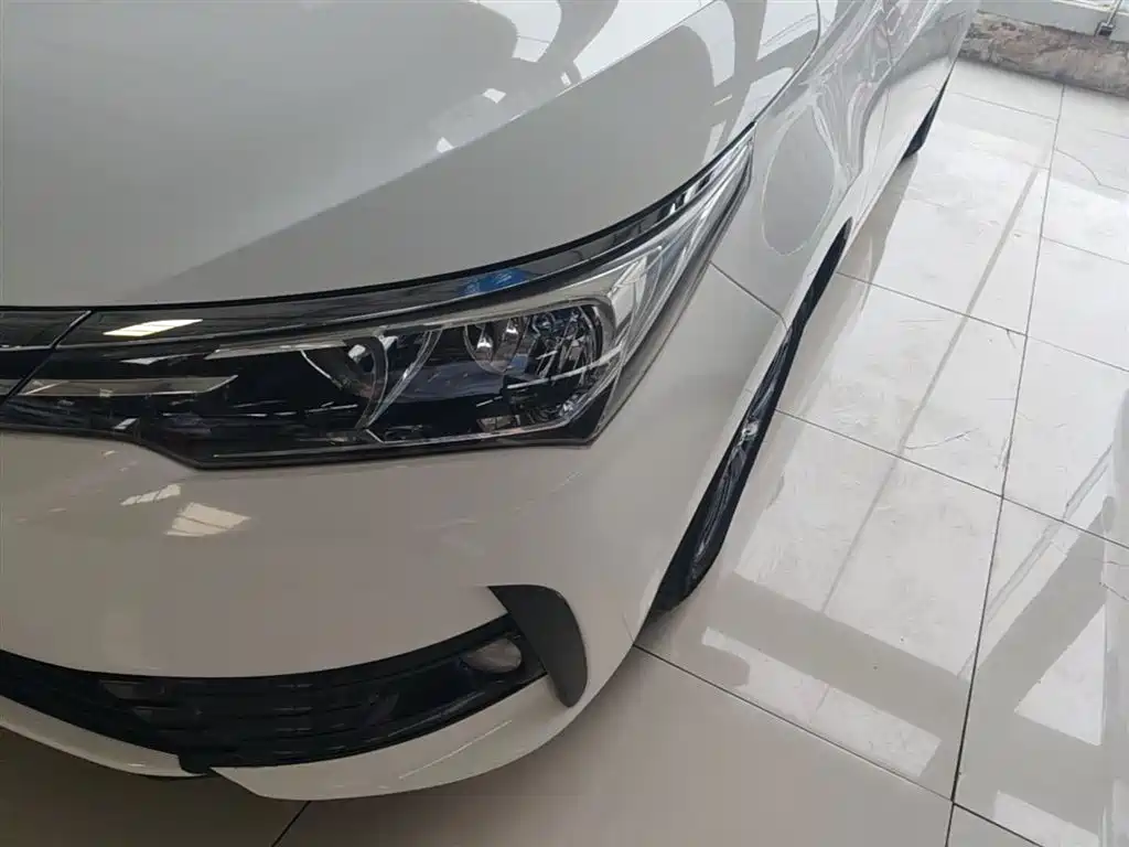 Toyota Corolla 2017 Facelift 1.2T S-CVT GL фото 24