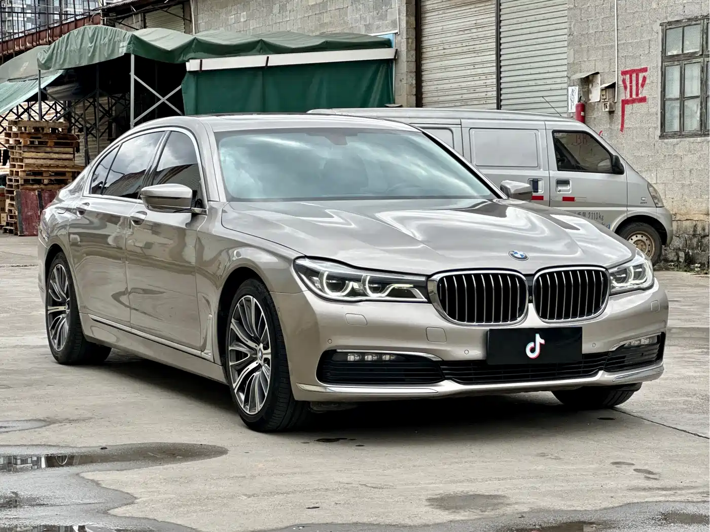 BMW 7 Series 2016 730Li Luxury фото 3