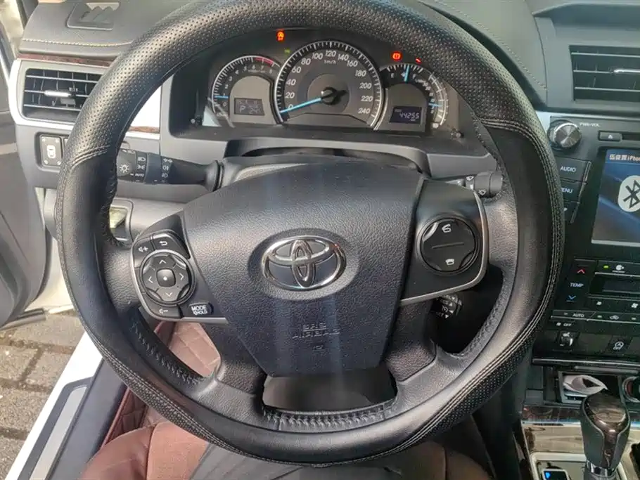 Toyota Camry 2016 2.5G 10th Anniversary Luxury Navigation Edition фото 15