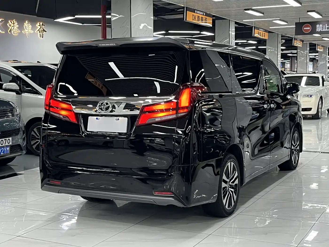 Toyota Alphard 2018 Facelift 3.5L Luxury Edition фото 12
