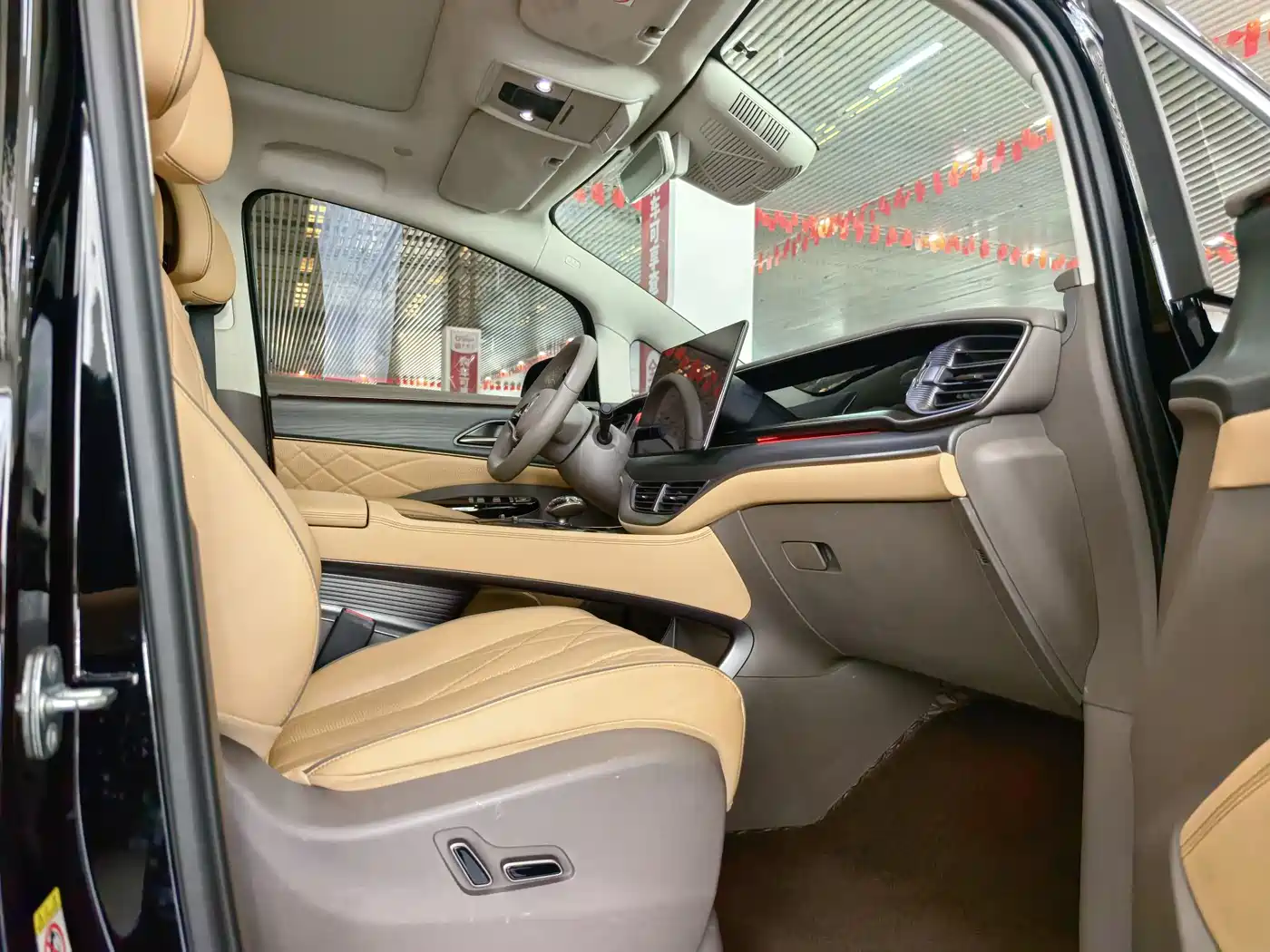 Denza D9 2022 DM-i 970 AWD Flagship фото 21